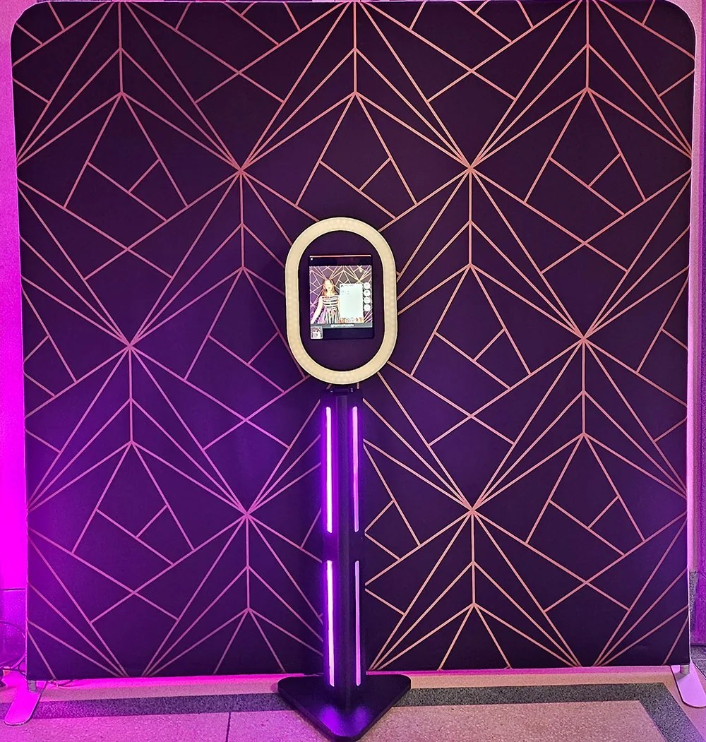 Customisable premium photo booth
